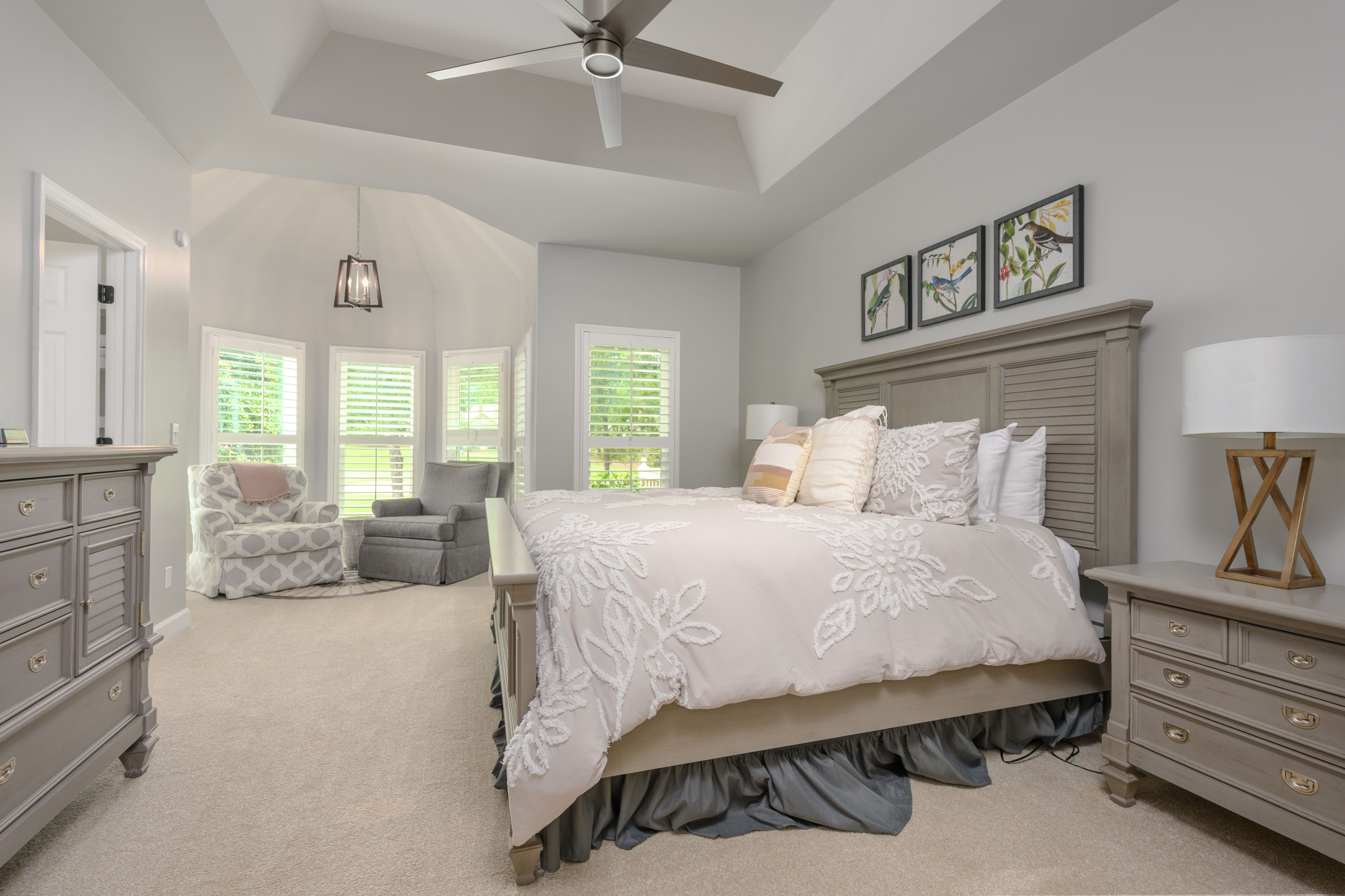 124 Oakton North image 10